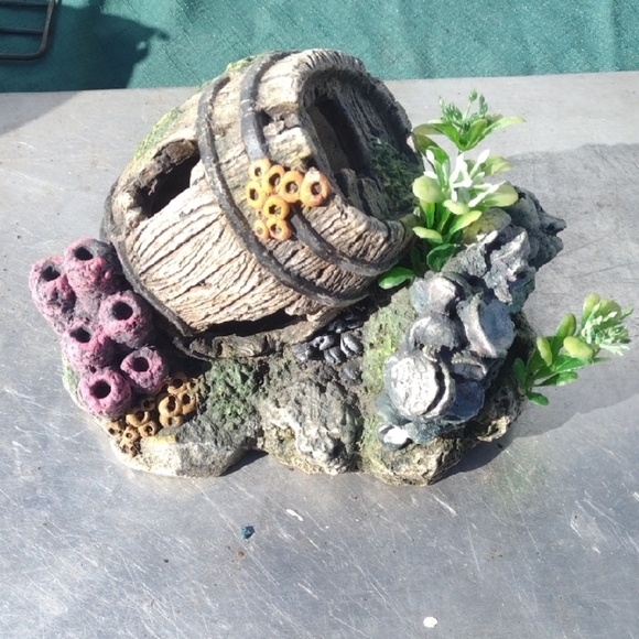 Decorative Aquarium Ornament with Barrel and Coral - Picture 1 of 4